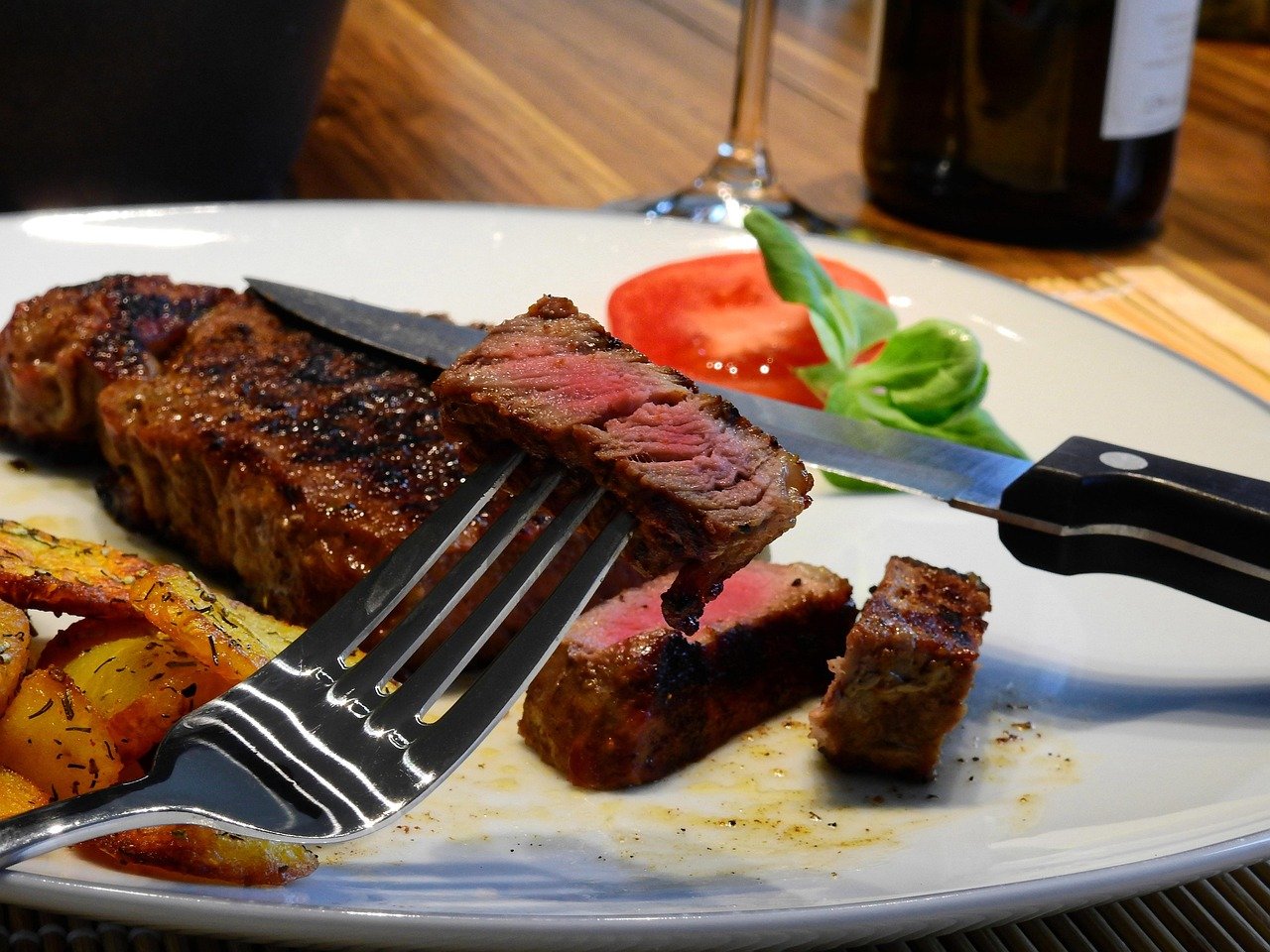 Bife de Patinho Grelhado com Crosta de Castanhas e Purê de Inhame: Receita e Meal Prep