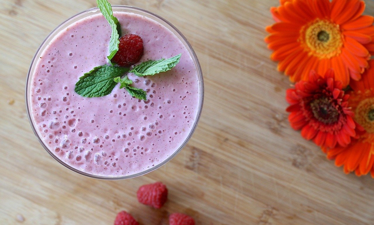 Smoothie de frutas vermelhas com iogurte