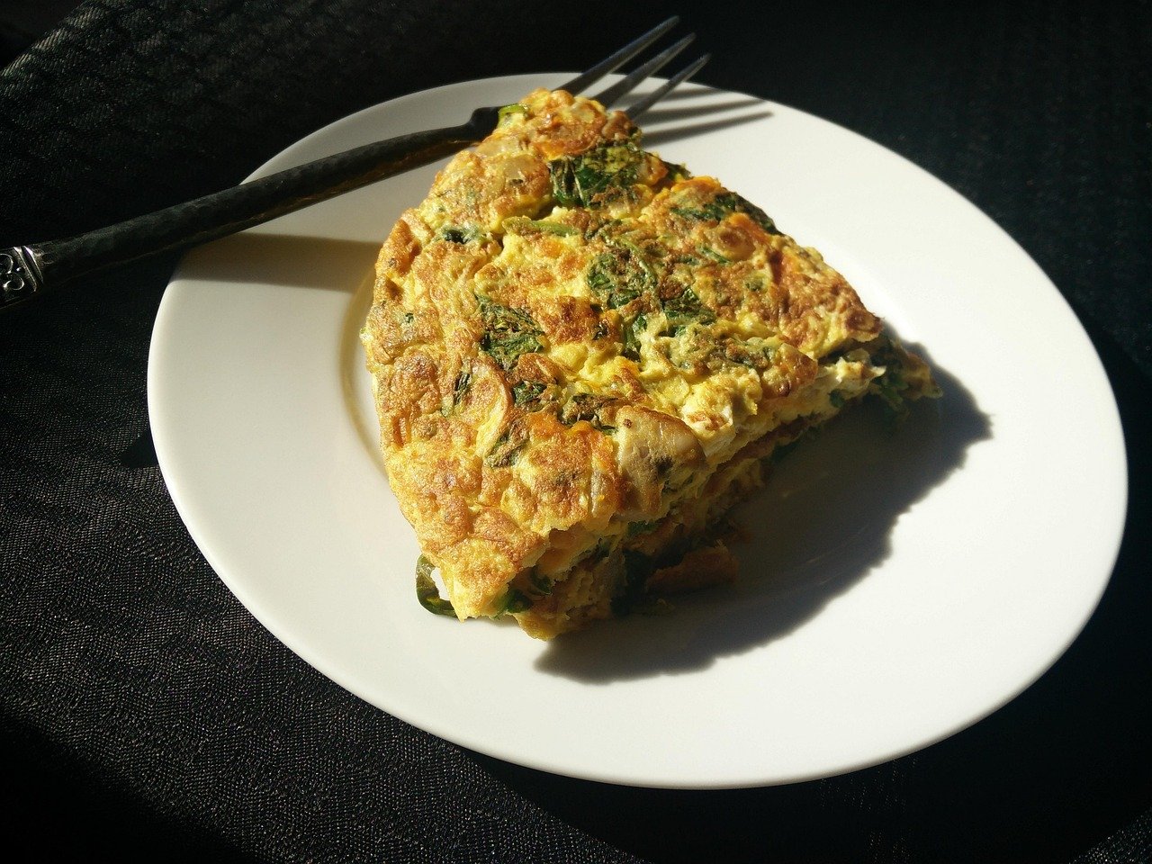Omelete recheada com espinafre e ricota