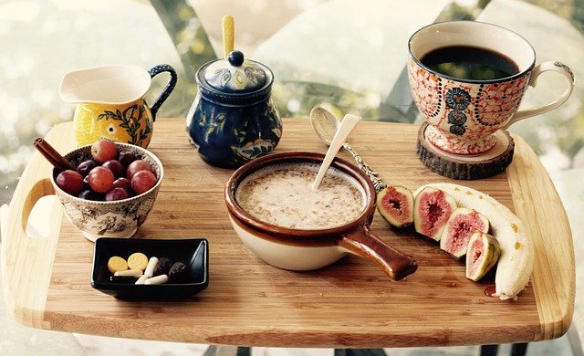 Panqueca proteica de banana e aveia para o café da manhã