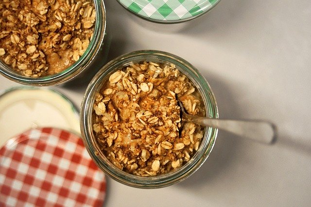 Overnight oats de morango e chia