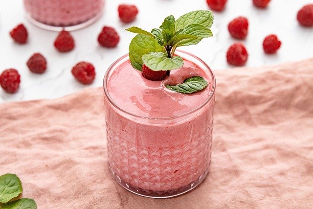 Smoothie de frutas vermelhas com iogurte