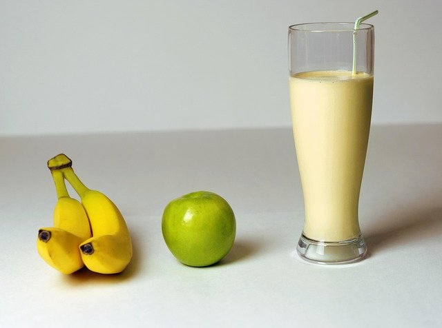 Vitamina de banana com aveia e canela