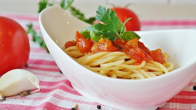 Nhoque de batata-doce com molho de tomate